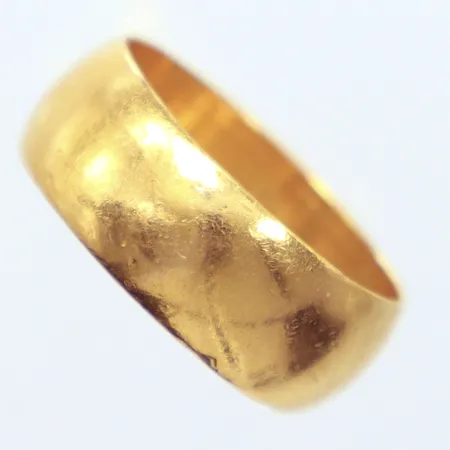 Ring slät, Ø18¾, bredd 8,2mm, Nordiska Juvelaktiebolaget, år 1967, gravyr, 23K Vikt: 9,3 g