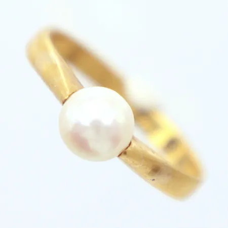 Ring, Ø18, pärla Ø6,1mm, ojämn i skenan, 23K Vikt: 3,1 g