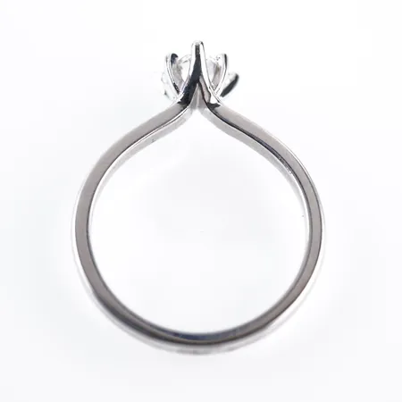 Ring med Trilliant slipad diamant 0,63ct, Top Crystal /vs, 18k, Ø18 (56) Vikt: 4,2 g