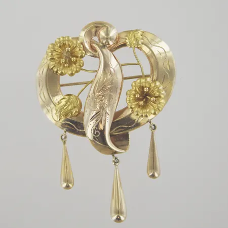 Brosch, längd 5,5 cm, bredd 4 cm, 18K  Vikt: 8,9 g