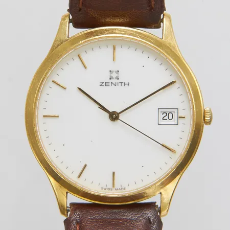 Herrur Zenith 18K, quartz, 34mm, datum, boettnr 302760226, skadad urtavla, skadat läderarmband ej original, gravyr, inga andra tillbehör. 