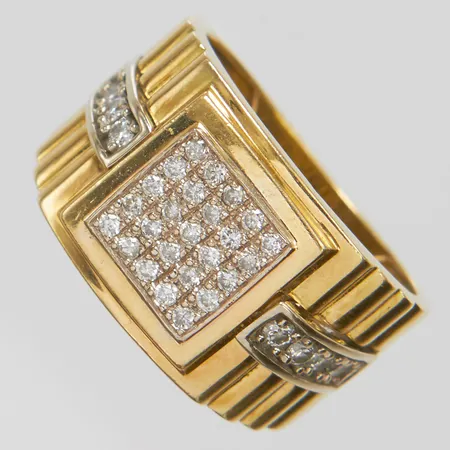 Klackring, vita stenar, skev skena, 18K Vikt: 8,8 g