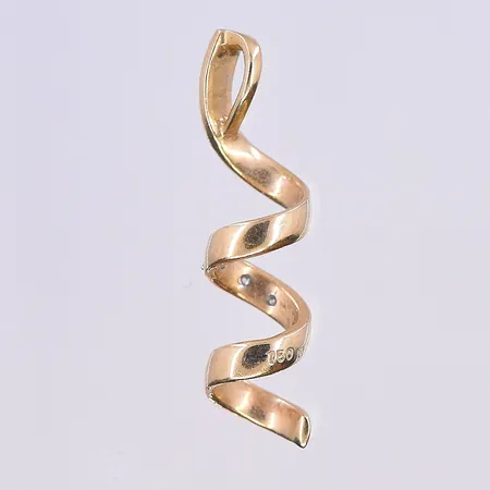 Hänge, längd 21 mm, bredd 6 mm, 18K. Vikt: 0,9 g