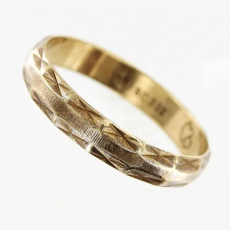 Ring, mönster, stl 19, bredd 3,5mm, rödguld, färgförändring, gravyr, 8K.  Vikt: 2,1 g