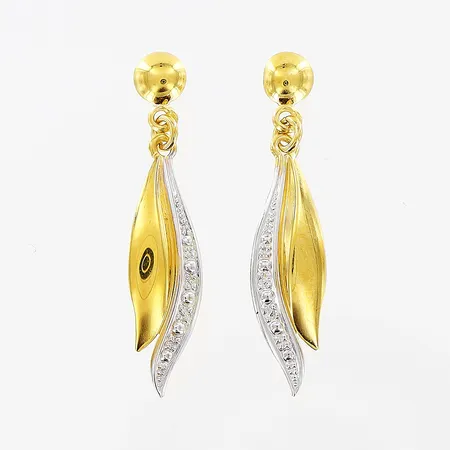 Ett par örhängen, 30mm, en stopp i metall, 18K Vikt: 1,2 g