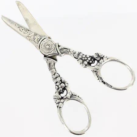 Druvsax 105mm, M&O, silver 830/1000. Vikt: 33,5 g