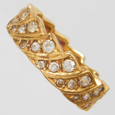 Ring, vita stenar, stl 16, bredd 6mm, skev, ostämplad, 21K Vikt: 4,6 g