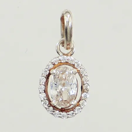 Hänge med vita stenar ca 16mm, inklusive ögla, bredd 8mm, 925/1000 silver Vikt: 0,7 g