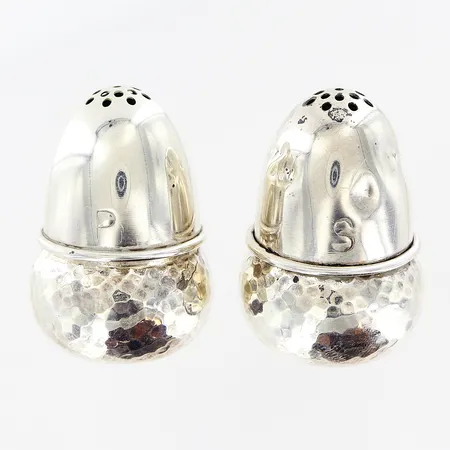 Salt och pepparkar "ekollon" höjd 40mm, en med bucklor, svensk importstämpel, silver 830/1000. Vikt: 23,7 g