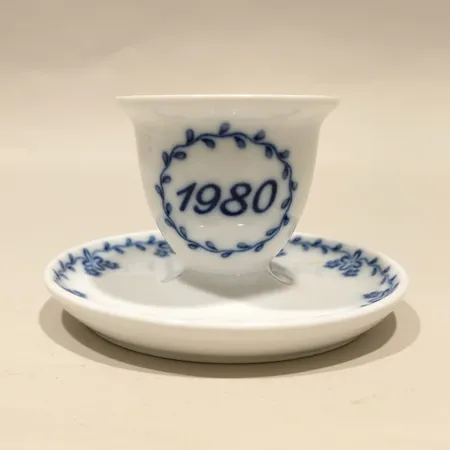 Äggkopp, Royal Tettau, femte utgåvan 1980 upplaga 2.000st, ca 6cm, Ø 10cm Skickas med postpaket.
