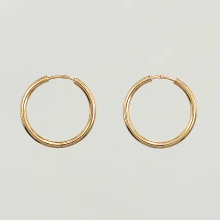Ett par örhängen, Ø12,7mm, bredd 1,2mm,  14K  Vikt: 0,7 g