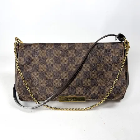 Väska, Louis Vuitton, Damier favorite MM pochette/shoulderbag, Made in France, Datumkod: DU4157 (2017), Damier Ebene canvas, mått ca 24x15x5cm,  detaljer i gulmetall, magnetlås, innerfack, avtagbar axelrem, dustbag, fläckar invändigt, bruksslitage