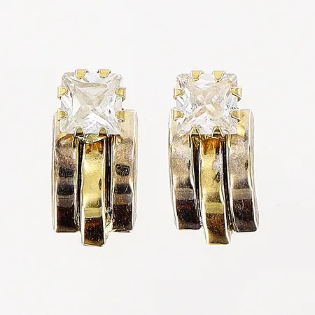 Ett par örhängen, vita stenar, 6x12mm, 18K Vikt: 1,2 g