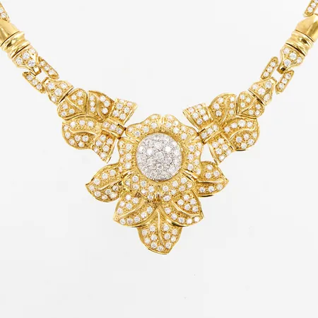 Collier med stenar, 49cm, bredd: 10mm, hängdel: ca50x50mm, 18K  Vikt: 110,7 g