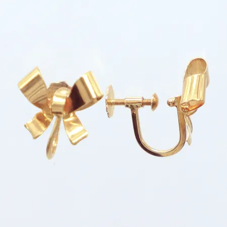 Ett par örhängen rosetter, Ø12,6mm, skruvstopp, 18K Vikt: 2,4 g