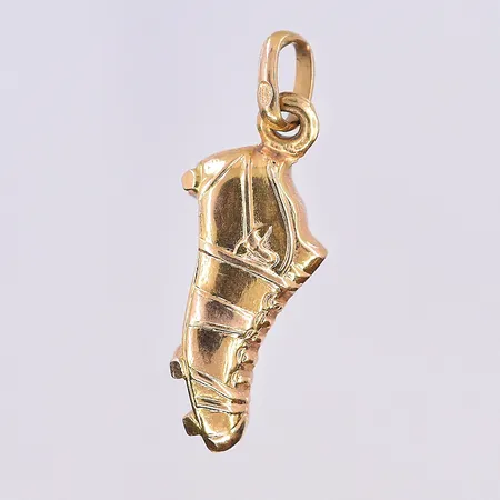 Hänge fotbollssko, längd 24 mm, bredd 8 mm, 18K. Vikt: 1,1 g