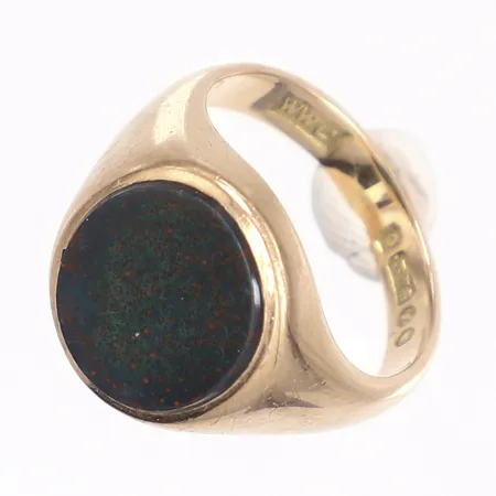 Ring med svart sten, stl 16, bredd 3-15mm, repig, 9K Bruttovikt: 5,5g 