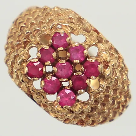 Ring med rosa stenar, stl 17, bredd 13mm, höjd ca 6mm, 18K Vikt: 4,8 g