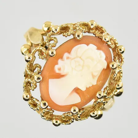 Ring med camé, stl 17½, bredd 2-18 mm, 18K. Vikt: 5,3 g