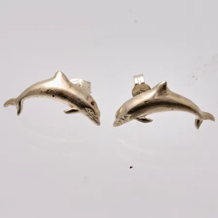 1par örhängen i silver, Delfin, mått 12,6x20,8mm, 925/1000, vikt 2,13g.
