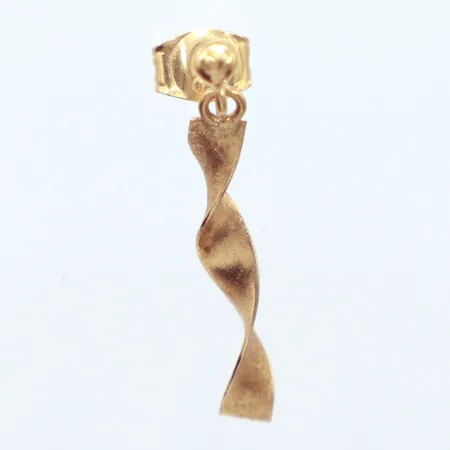 Ett udda örhänge, längd 3cm , bredd 4,5mm, 18K Vikt: 1,2 g