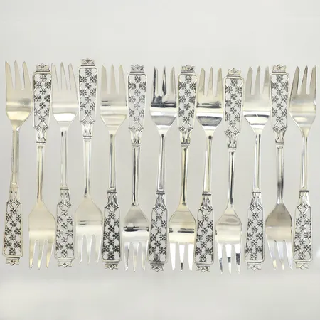 13 bakelsegafflar, modell Princess, längd 13,5cm, silver 830/1000 Vikt: 232,4 g