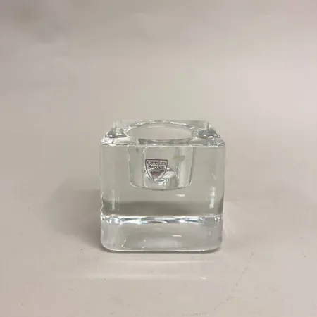 Ljuslykta, Orrefors , Ice Cube, design Göran Wäff, höjd ca 6,5cm, repor undertill, stämpel- etikett märkt, kartong Skickas med paket.