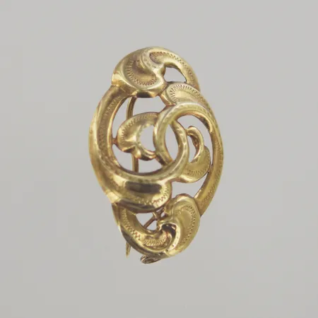 Brosch, längd 3 cm, bredd 2 cm, ojämn nål,18K Vikt: 2 g