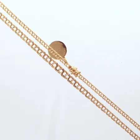 Collier doserad Bismarck, längd 45,5cm bredd 3,30-5,60mm, berlock med gravyr, Svedbom & Co AB Solna, år 2003, 18k  Vikt: 15,8 g