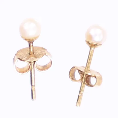 Ett par örhängen med pärlor, 13x3mm, 18K Vikt: 0,5 g