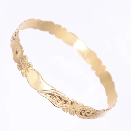 Armring, mönstrad dekor, Ø65mm, bredd 8mm, något ojämn, 18K  Vikt: 16,3 g