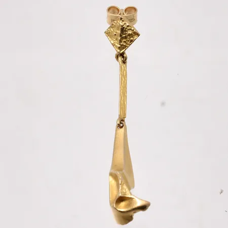 ½par örhänge i 18K guld, mått 9x47,5mm, tillverkad av Lapponia, år 1989, vikt 4,71g.