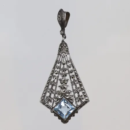 Hänge med blå sten, 55x25mm, silver, art deco-stil, ca 1930/40-tal, 925/1000 Vikt: 4,3 g