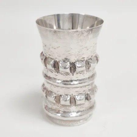 Vas, Höjd ca 8cm, Ø 5,2cm, Lars Arby, år 1975, Göteborg, 925/1000 silver Vikt: 71,7 g