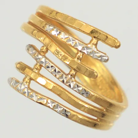 Ring, stl 15¼, bredd 4,4-13,1mm, 23K  Vikt: 3,8 g