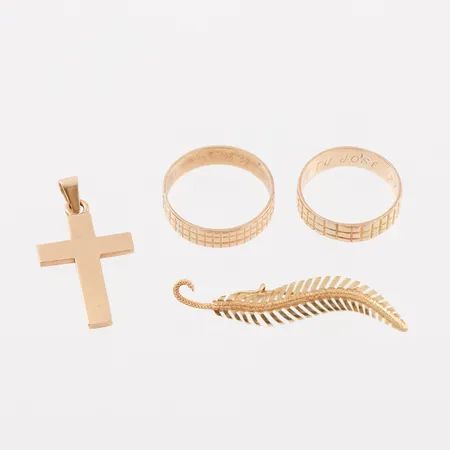 Diverse smycken, några med gravyrer, ej stämplade, 14k. Vikt: 12,7 g