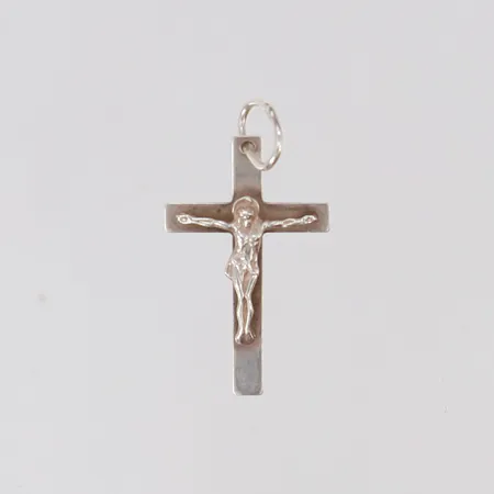 Hänge Krucifix, 34x17mm ink ögla, text baktill,  silver 925/1000.  Vikt: 1,2 g