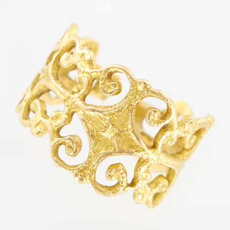 Ring, genombruten dekor, stl 17½, avklippt skena, 18K  Vikt: 5,4 g