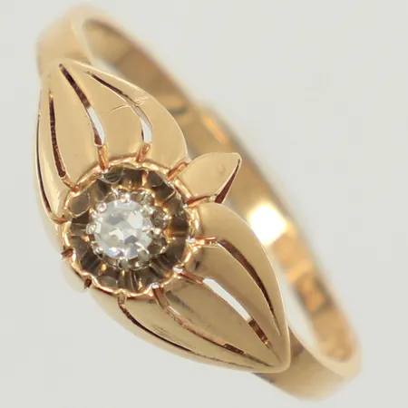 Ring med diamant ca 0,06ct, 8/8-slipad, stl 17¾, bredd ca 8,7mm, Petterssons Eftr Juvelerar Ab Joh Stockholm år 1956, 18K Vikt: 2,6 g