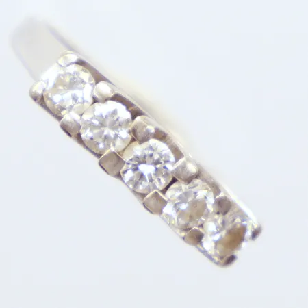 Ring, diamanter, 5x0,10ct, vitguld, Ø17½,18k  Vikt: 3,7 g
