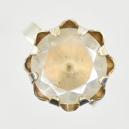 Ring med vit sten, stl 19½, bredd 2-18 mm, flexibel skena, skev skena, 830/1000 silver. Vikt: 8,2 g