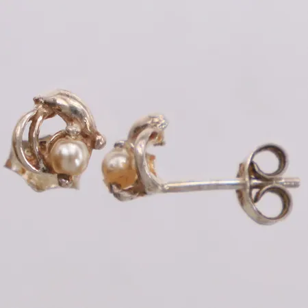 Ett par örhängen med imitationspärlor, Ø7,3mm, silver 925/1000 Vikt: 0,9 g