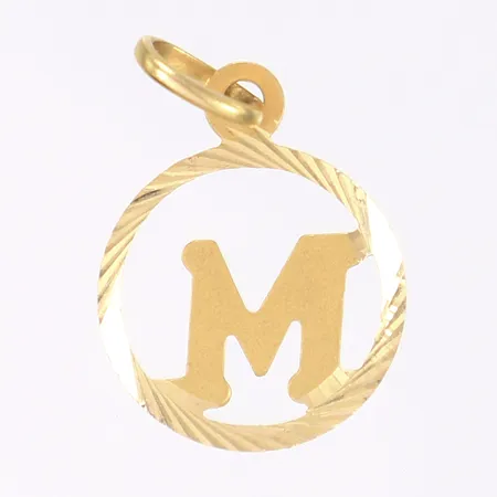 Hänge bokstav "M", mönstrad dekor, 26x17mm, 18K  Vikt: 1,3 g