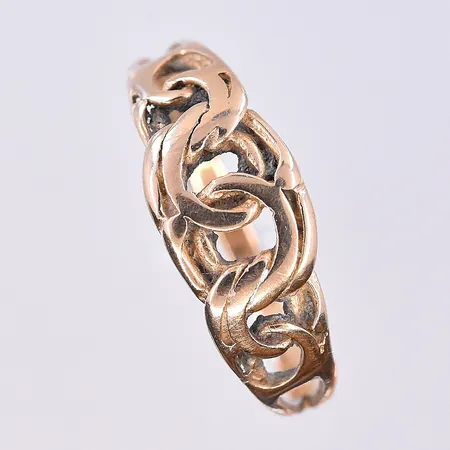 Ring Bismarck, stl 18, bredd 2-8 mm, 18K. Vikt: 2,4 g