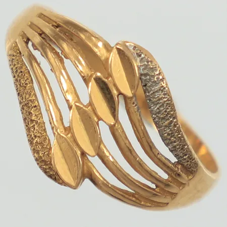 Ring, defekt, bucklig, 21K Vikt: 2,4 g