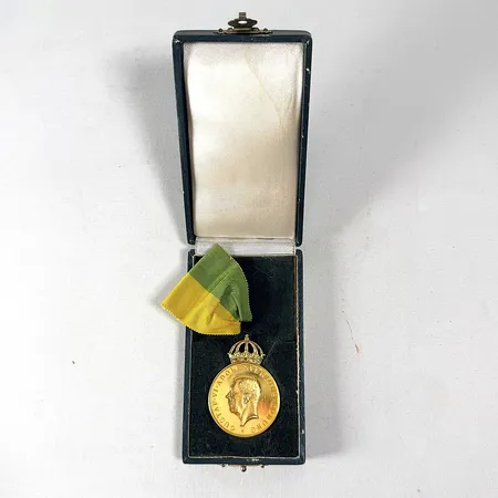 Medalj, Kungliga Patriotiska Sällskapet, 1953, personlig gravyr, slitage, med band och etui,  23K i mynt, 18K i krona Vikt: 24,5 g