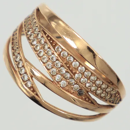 Ring med vita stenar, stl 21½, bredd 15mm, 14K Vikt: 3,9 g