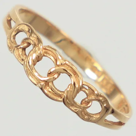 Ring Bismarck, stl 16½, bredd1,9-4,5mm, ojämn skena, 18K  Vikt: 1 g