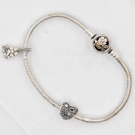 Armband, 19cm, bredd 3,1mm, 2 berlocker, silver 925/1000  Vikt: 18,5 g