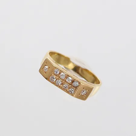 Ring med diamanter 10 x ca 0,02-0,03ct, stl 18, bredd ca 3-5mm, repig, 18K Vikt: 4,5 g